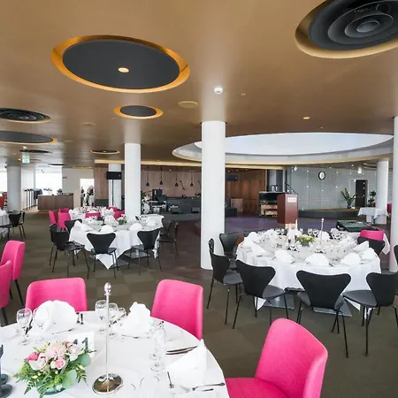 Radisson Blu Saga Hotel, Hotel